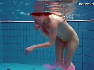Nice Swimming Stunner Simonna Gets Naked Under The Water